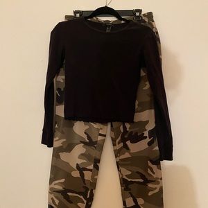 Long sleeve black and green camo set